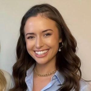 Meet your Posher, Hilary